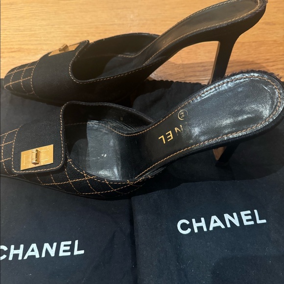 CHANEL BLACK QUILTED FABRIC MULES size 40 - Picture 6 of 9